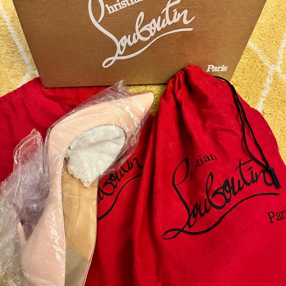 Christian Louboutin - Picture 12 of 16